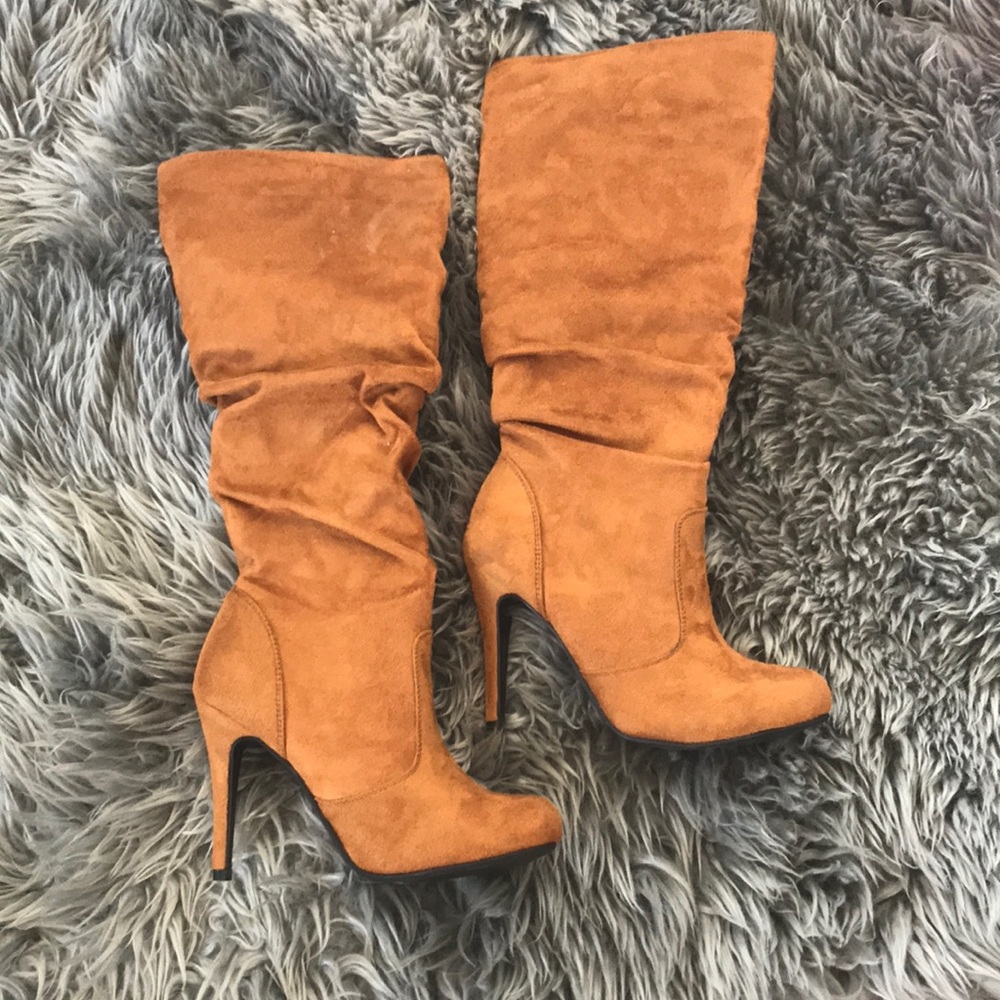 ADORABLE suede Boots! Size 7...Brand New!